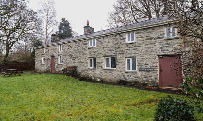 Penmachno House | THE LONG HOUSE, pet friendly, character holiday cottage in Penmachno