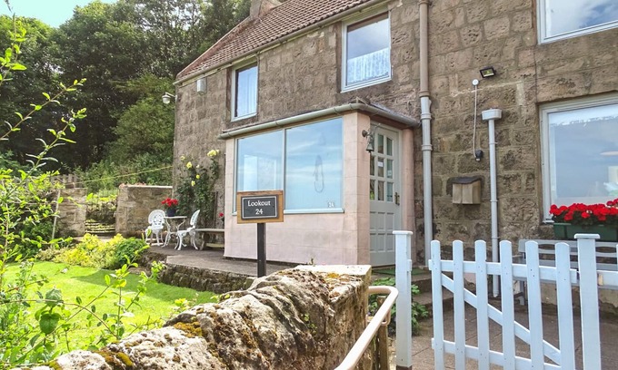 Tweedmouth Cottage | THE LOOKOUT, family friendly, with open fire in Berwick-Upon-Tweed