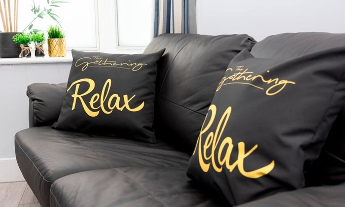 Wrexham Apartment | The Lower Gathering - Wrexham Town Centre - Sleeps Up To 10
