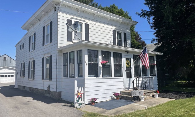 West End House | The Luey House - New renovation in Oneonta 5 bedrooms, 2 bath rental.