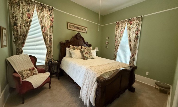 Guthrie Bed & Breakfast | The Lynnie Ann at The Judge's Chamber