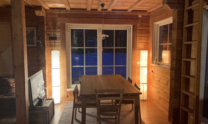 Gallo Ski Chalet | The Lynx lodge . cozy lakeside cottage .