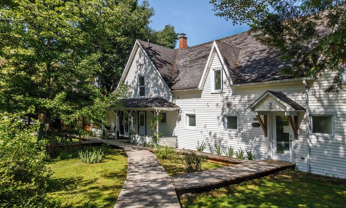 North Hatley Ski Chalet | The Lynx - Newly renovated cottage in North Hatley