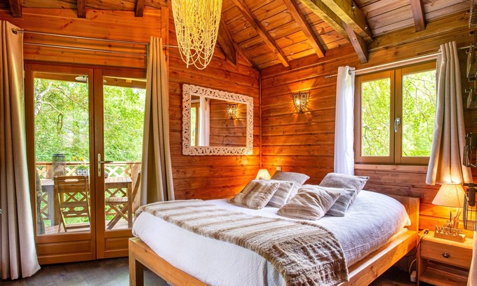 Montauroux Cabin | The Maisonette in the Trees "Les Lavandins"