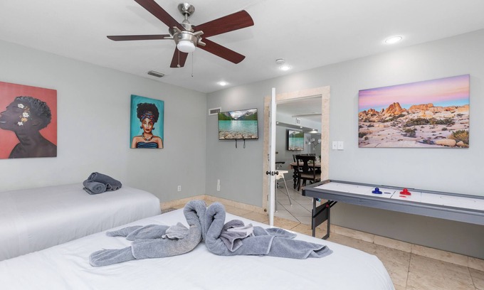 Wilton Manors House | The Manors Tranquil 7BD Retreat-Pool-BBQ-Airhockey