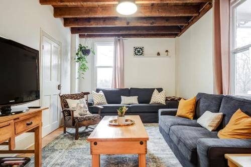 Picton House | The Marigold PEC Family Farmhouse country escape