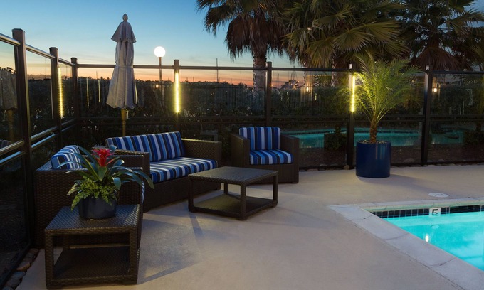 San Leandro Hotel | The Marina Inn on San Francisco Bay