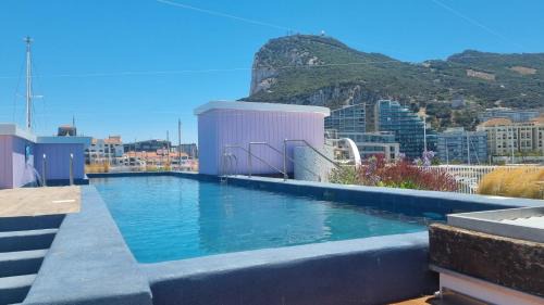 Gibraltar Apartment | The Marina Nest with Rooftop Pools