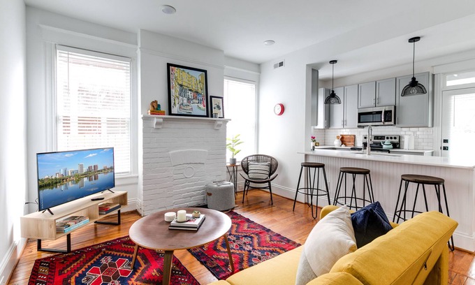 Church Hill House | The Marshall, 2BR/BA Church Hill Retreat