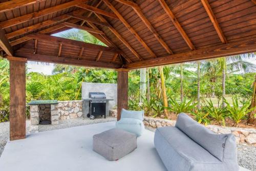 North Side House | The Mastic Cana Luxury Cottage