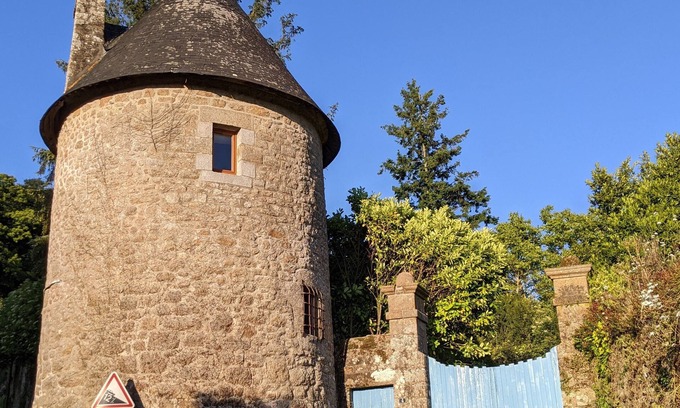 Saint-Germain-en-Cogles Apartment | The medieval tower of the Château de la Carrée *