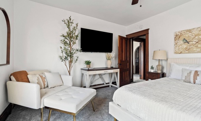 Battle Creek House | The Mediterranean Oasis, A Perfect Comfort Haven - Entire Upper Unit of Duplex