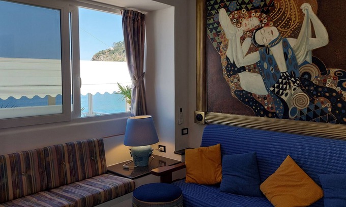 Forio House | THE MERIDIANA APARTMENT ON THE SEA WITH PRIVATE BEACH SDRAIO AND UMBRELLA