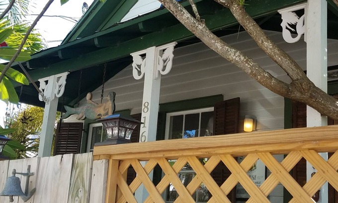 Downtown House | The Mermaids House - Old Town, Yearly Rental ! Historic Bahama Conch House