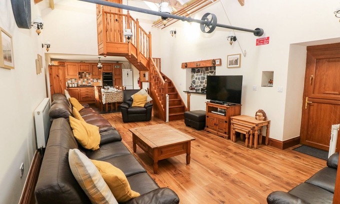 Llanybri House | THE MILL AND STABLE, pet friendly, with a garden in Laugharne