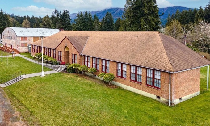 Mineral Resort | The Mineral Schoolhouse