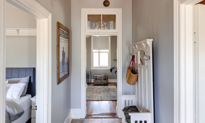 Corryong Bed & Breakfast | The Miners Cottage. Historic House in the Main street!