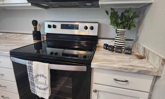 De Kalb Cottage | The Modern Farmhouse Cottage