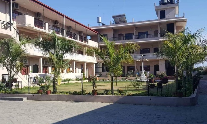 Gaindakot Resort | The Narayani Resort