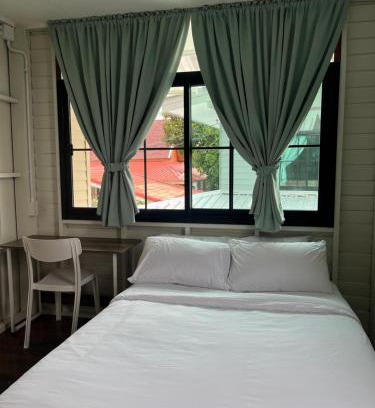 Chanthaburi House | The Neighbors