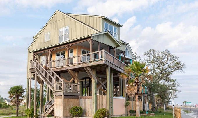 Long Beach House | The Nest - A waterfront cottage sitting high above the tree tops