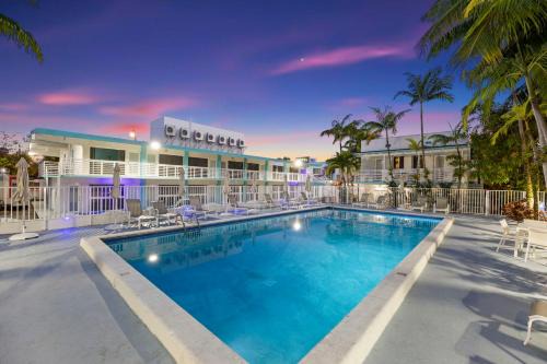 Northeast Miami Hotel | The New Yorker Hotel Miami