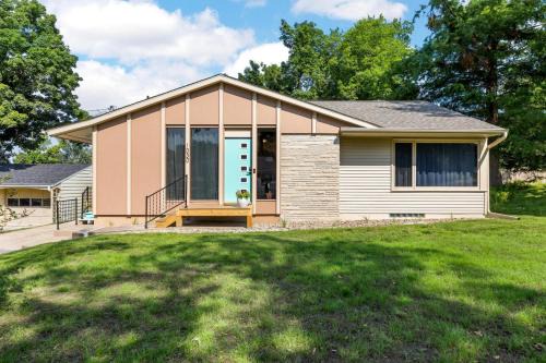 Cedar Rapids House | The Nifty Fifties in a Quiet Location