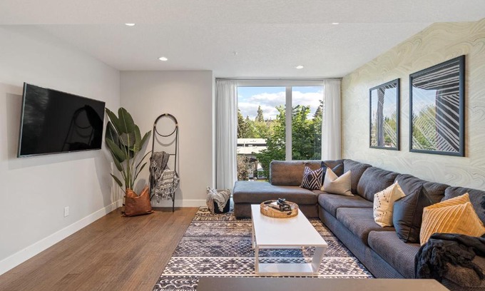 Marda Loop House | The Noma I Private Rooftop Patio I Marda Loop I TV