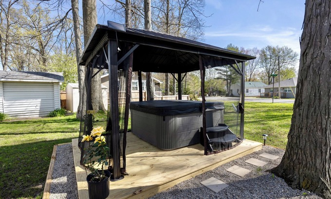 Lakeview Cottage | The North Shore Cottage at Indian LakenNew Hot Tub! Beautiful lake views!