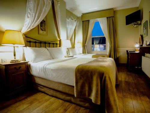 Bruff House | The Old Bank Bruff Family Town House