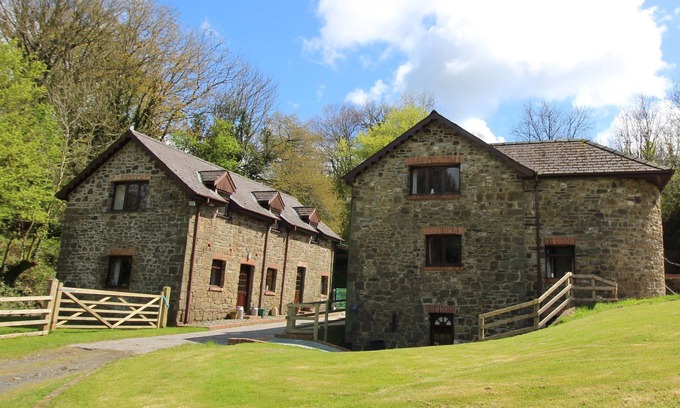 Whitland Cottage | The Old Barn - Sleeps 4 Adults, 2 Children (+ 1 Infant.) Surrounded by over 450 acres of Organic far