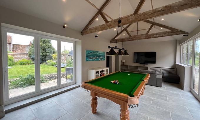 Fakenham House | The Old Chequers | Hot tub & Games room