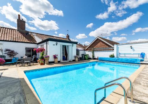 Cawston House | The Old Coach House
