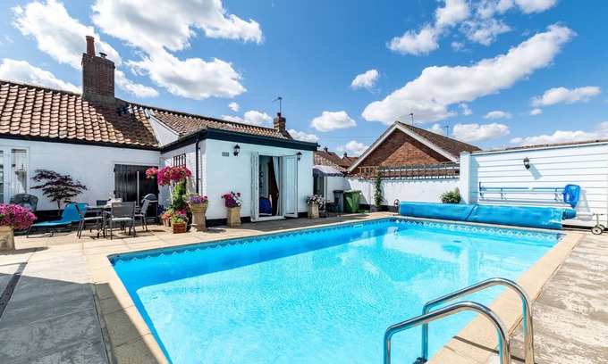 Cawston House | The Old Coach House - Two Bedroom House, Sleeps 4