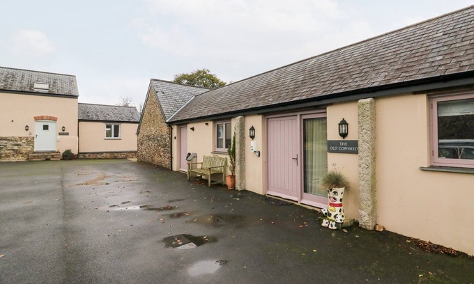 Lifton Cottage | THE OLD COWSHED, pet friendly, character holiday cottage in Lifton