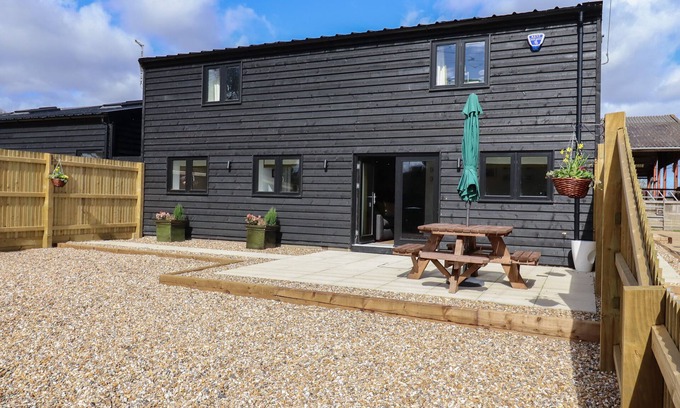 Adisham Cottage | THE OLD DAIRY, pet friendly, country holiday cottage in Wingham