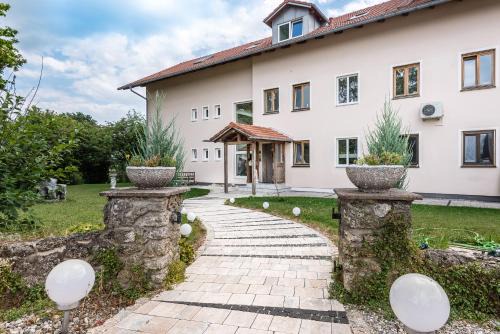 Edling Apartment | The Old Farmhouse