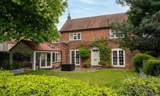 Brancaster House | The Old Manor House