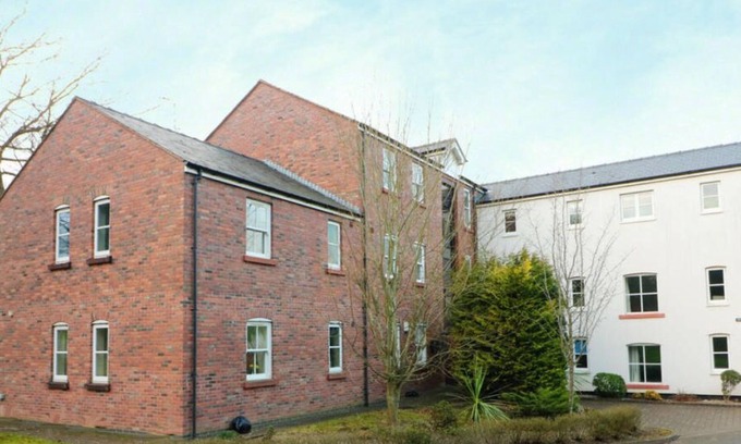 Crowton Apartment | The Old Mill, Cheshire Countryside. 5 miles Roman town of Chester