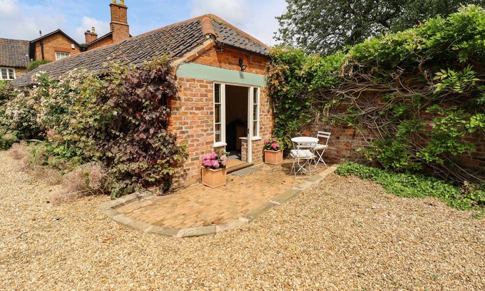 Knipton Cottage | THE OLD MOWER SHED, with a garden in Knipton
