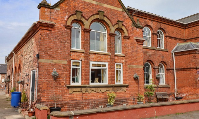 Withernsea Cottage | THE OLD POLICE HOUSE, pet friendly, with hot tub in Withernsea