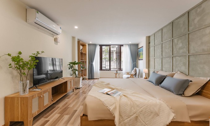 Ba Dinh House | The Old Quarter Ha Noi House with Train street view and city view. Free wifi