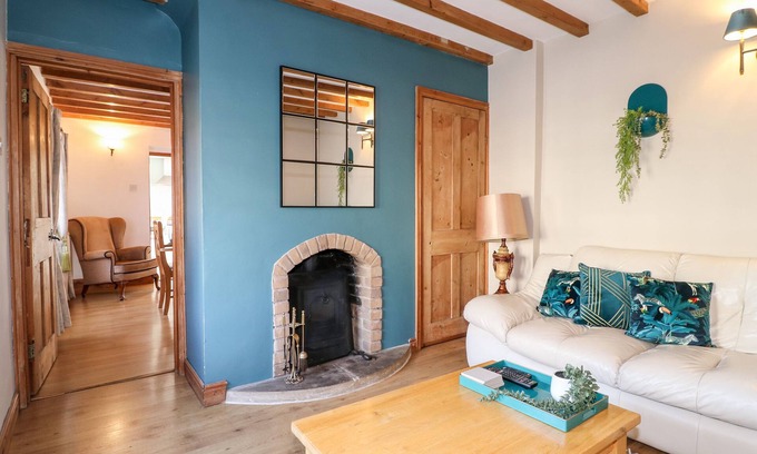 Melton Mowbray Cottage | THE OLD SWEET SHOP, pet friendly, with open fire in Scalford