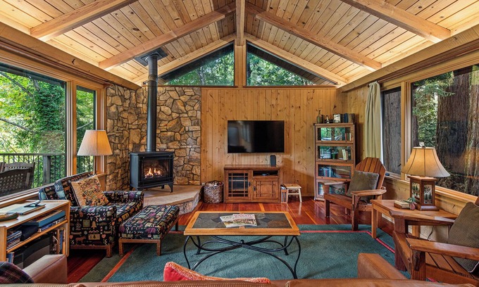Northwood Cabin | The Old Timer ~ Classy Cabin On River, Near Golf, Dog Friendly!