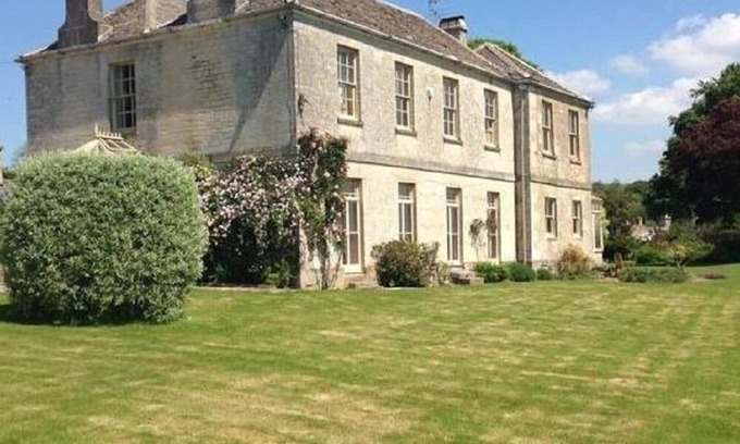 Frampton Mansell Bed & Breakfast | The Old Vicarage at Oakridge