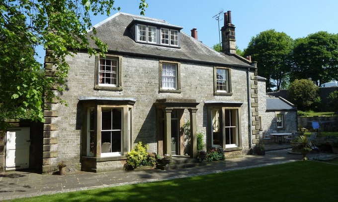 Tideswell Bed & Breakfast | The Old Vicarage Bed and Breakfast in attractive Peak District village