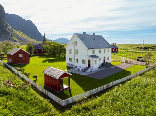 Flakstad Villa | The Old Vicarage - Flakstad Lofoten