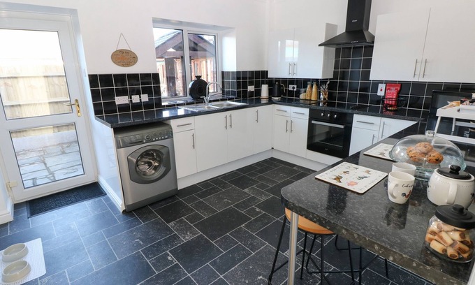 Rumney Cottage | The Old Well Bungalow - Ty Mawr Farm