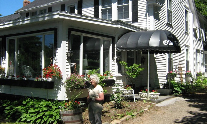 Sandy Cove Bed & Breakfast | The Olde Village Inn