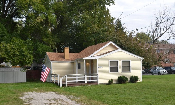 Indianapolis House | The Onyx Cottage. Very cozy and private